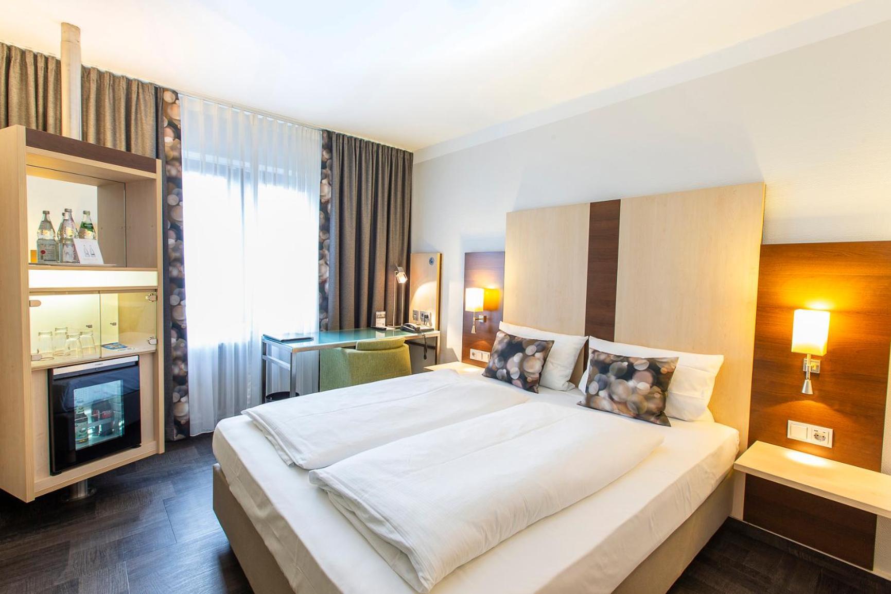 Hotel Scheffelhoehe Брухзаль Экстерьер фото