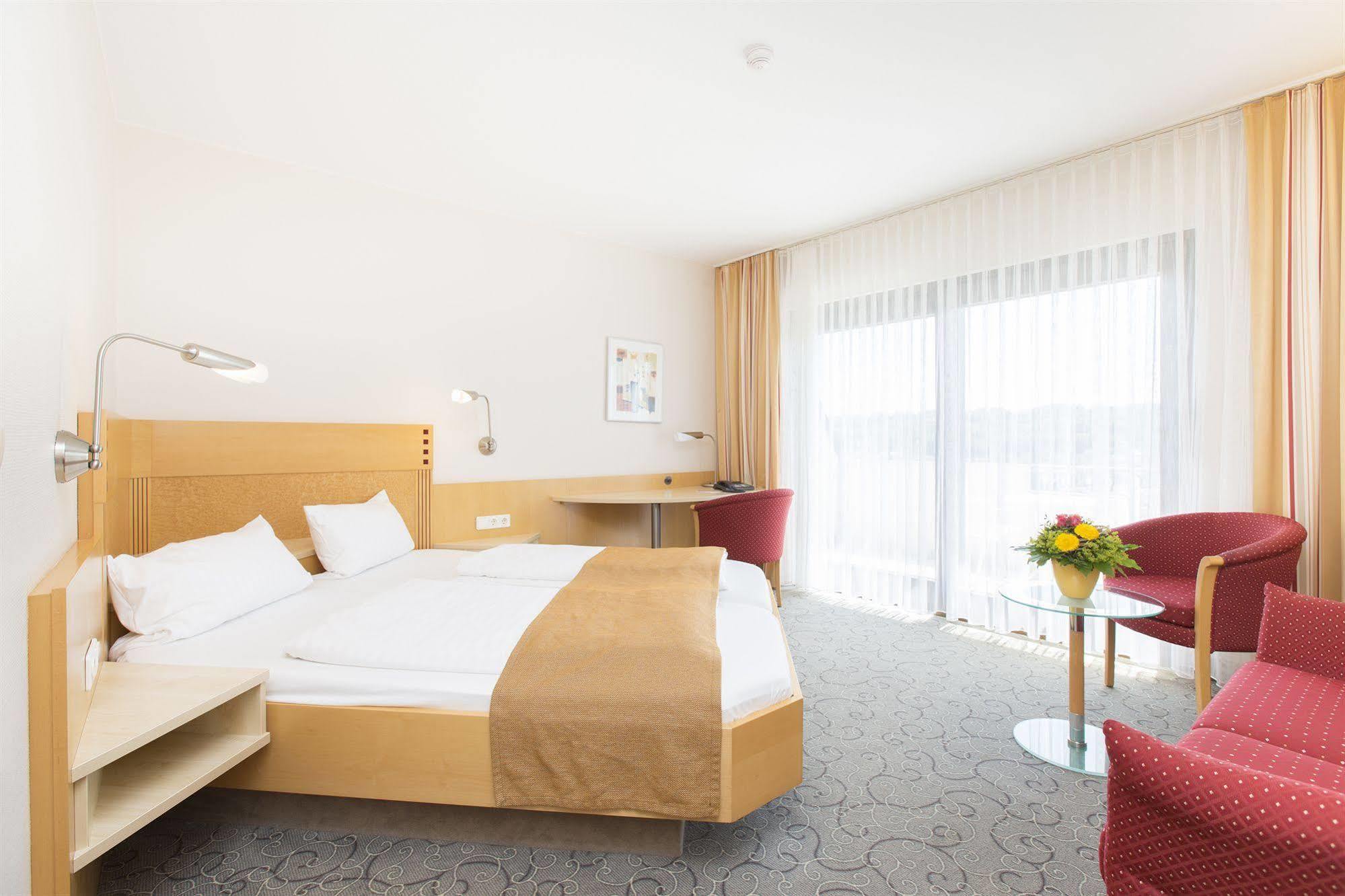 Hotel Scheffelhoehe Брухзаль Экстерьер фото